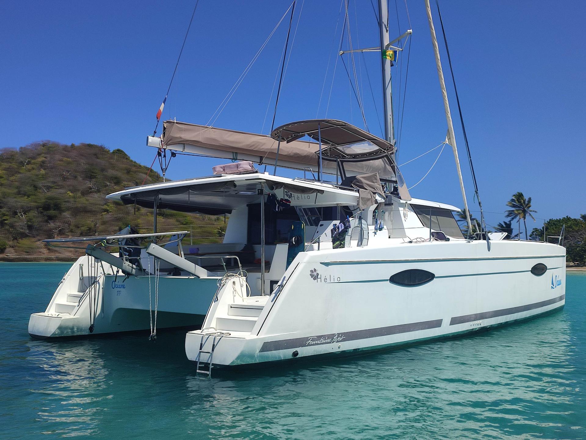 slider 0 Fountaine Pajot Helia 44